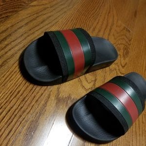 Authentic Gucci Pursuit 72 slides/sandals
